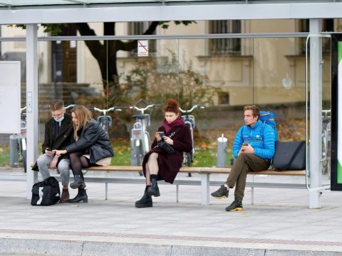 Kritik an Tempolimit-Forderung der Grünen und Fokus auf Verkehrsinfrastruktur