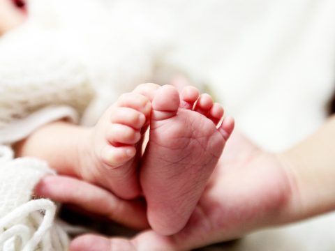 Verbraucherschützer unterstützen geplantes Ende der Gratisversicherung für nicht arbeitende Ehepartner mit Alternativvorschlag